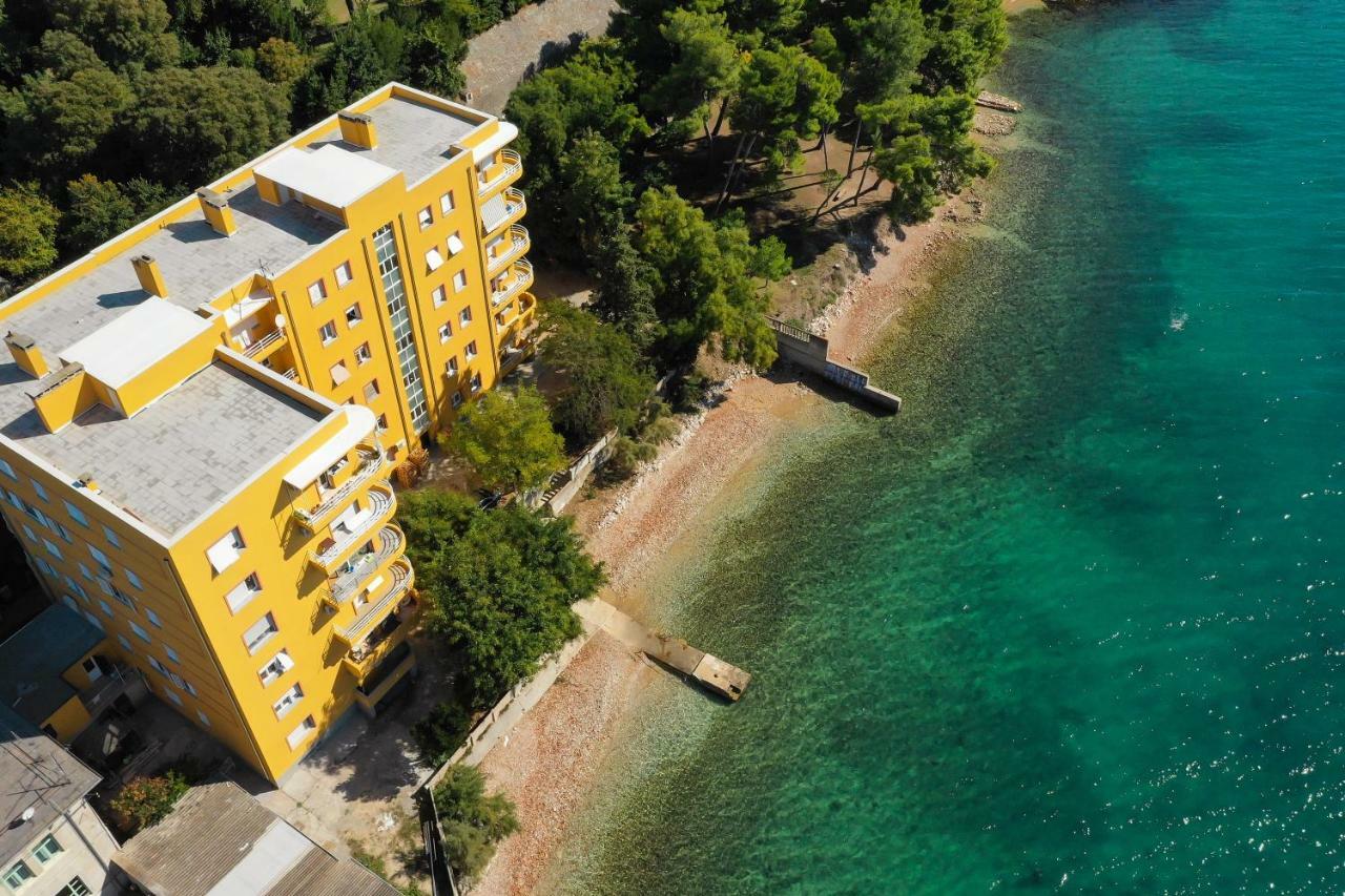 Caisa Classic Beachfront Apartment